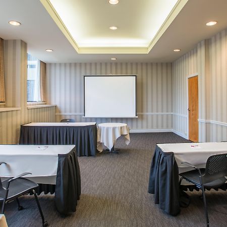 Holiday Inn & Suites Pittsfield-Berkshires By Ihg Екстериор снимка