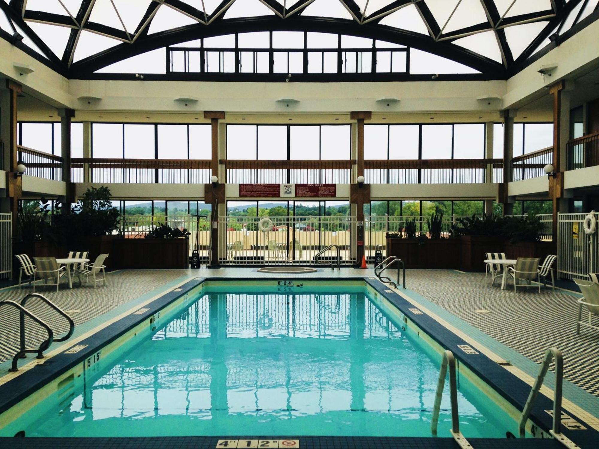 Holiday Inn & Suites Pittsfield-Berkshires By Ihg Екстериор снимка