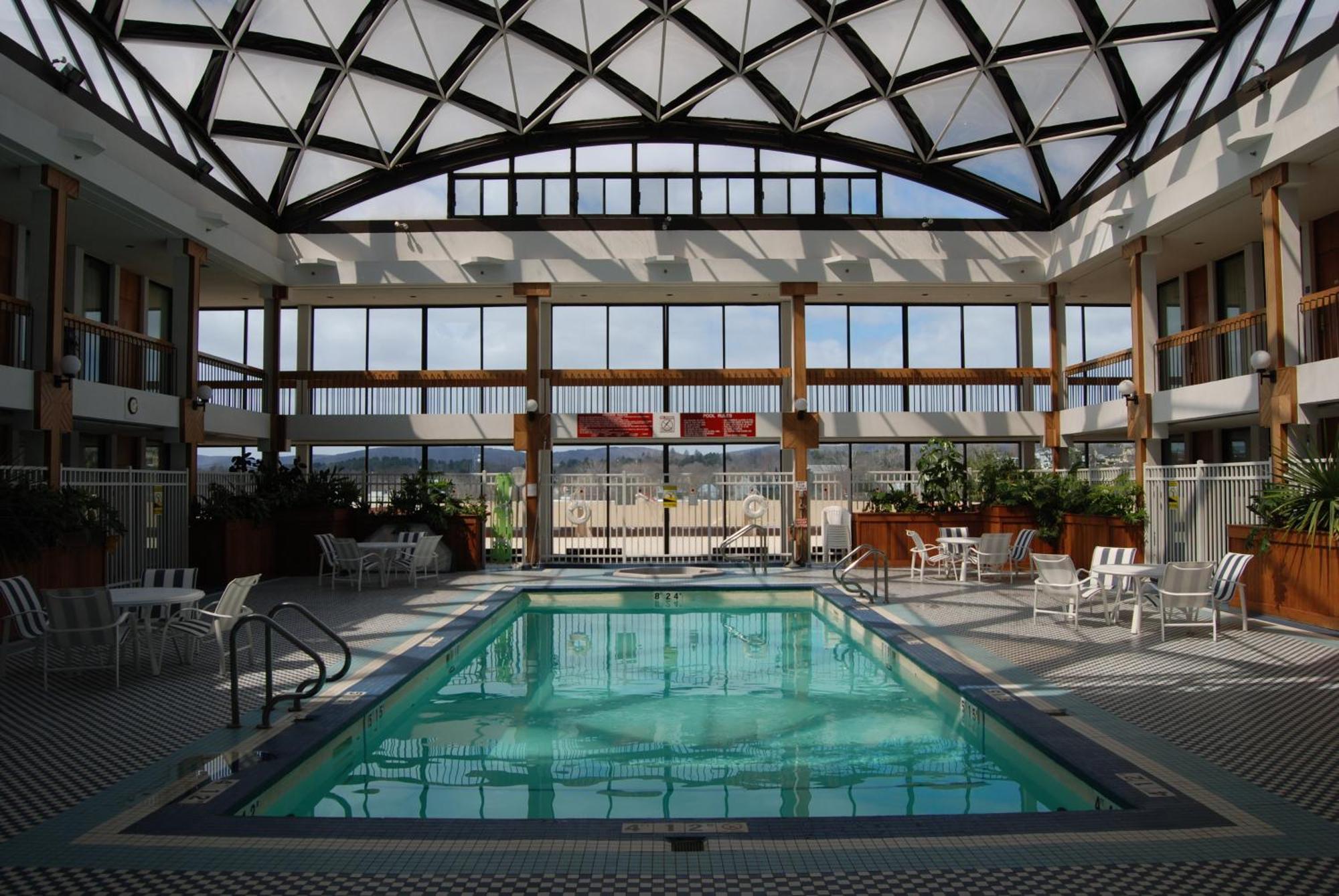 Holiday Inn & Suites Pittsfield-Berkshires By Ihg Екстериор снимка