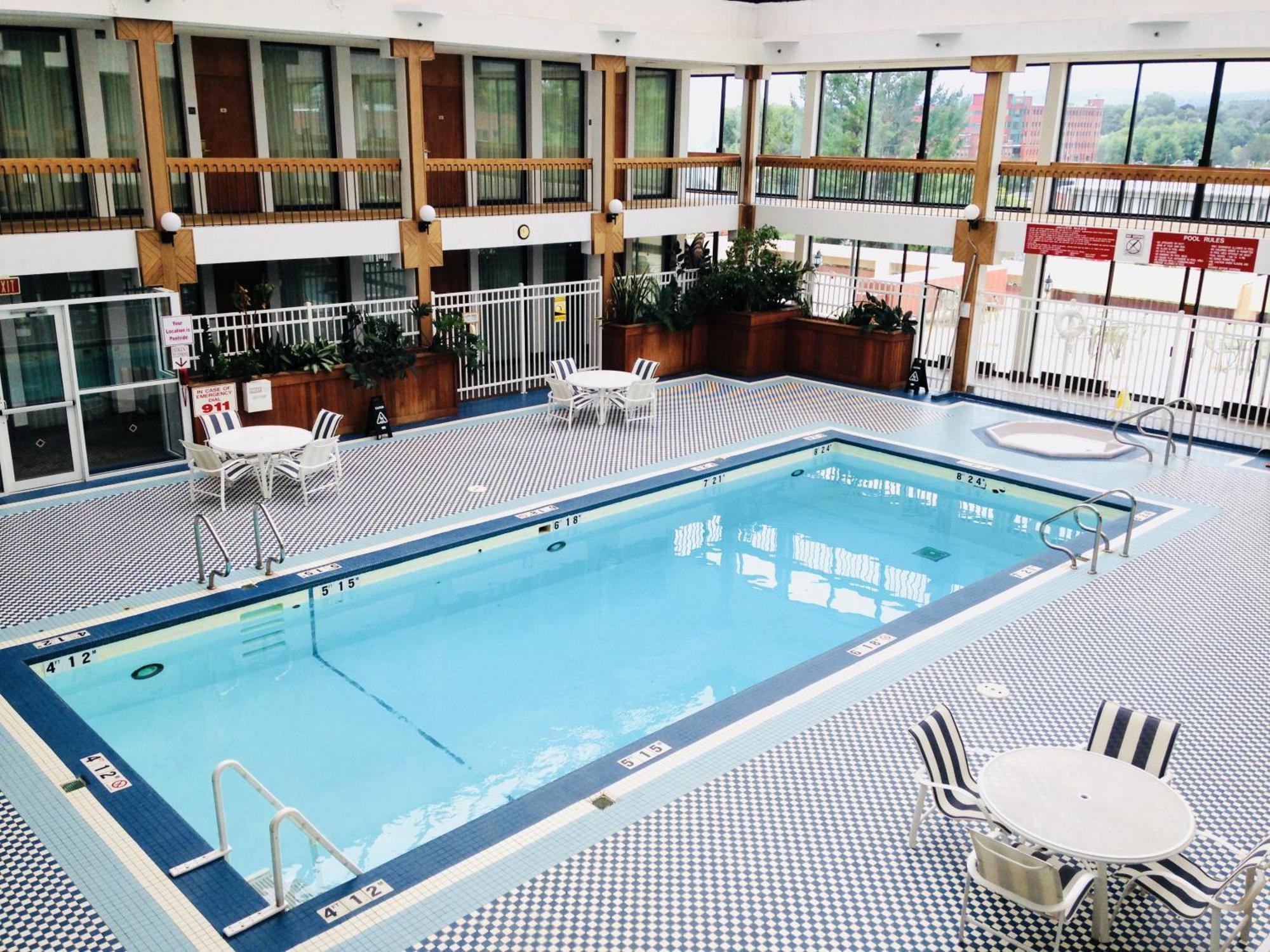 Holiday Inn & Suites Pittsfield-Berkshires By Ihg Екстериор снимка