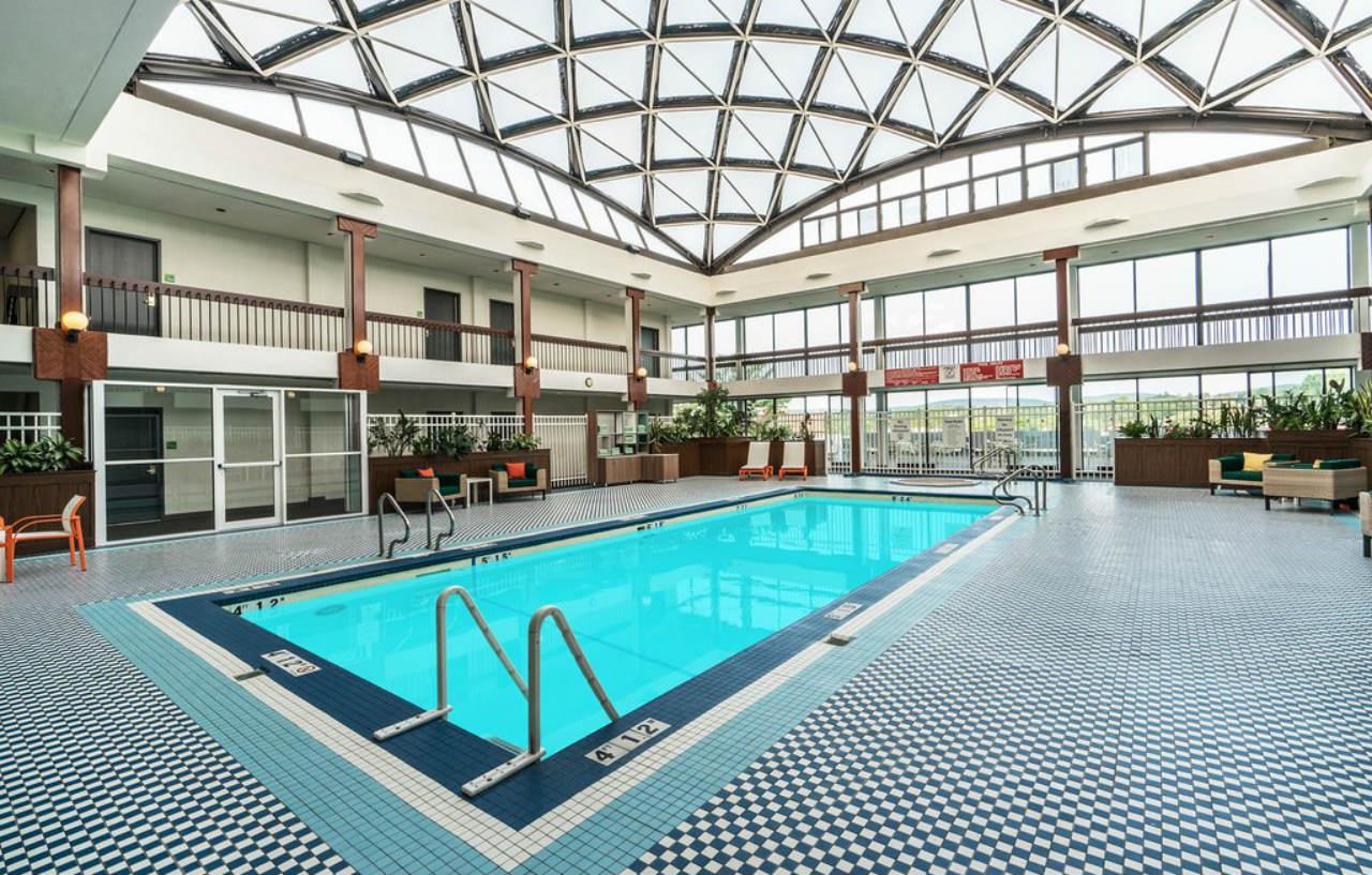 Holiday Inn & Suites Pittsfield-Berkshires By Ihg Екстериор снимка